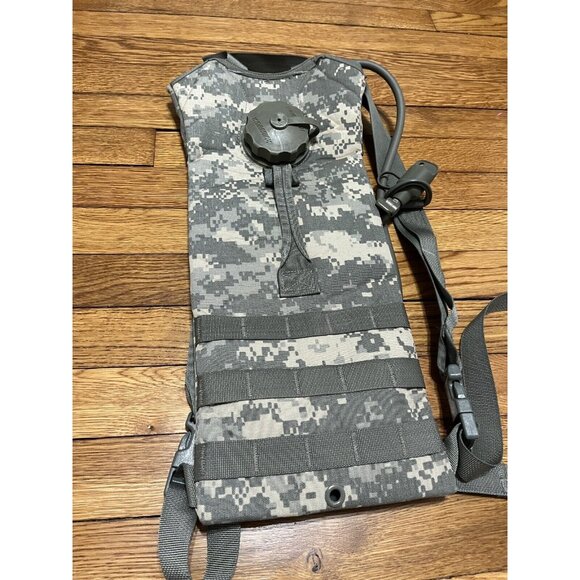 USGI ACU Molle II 3L/100oz Hydration System Carrier Pack w/ Bladder - Picture 2 of 9
